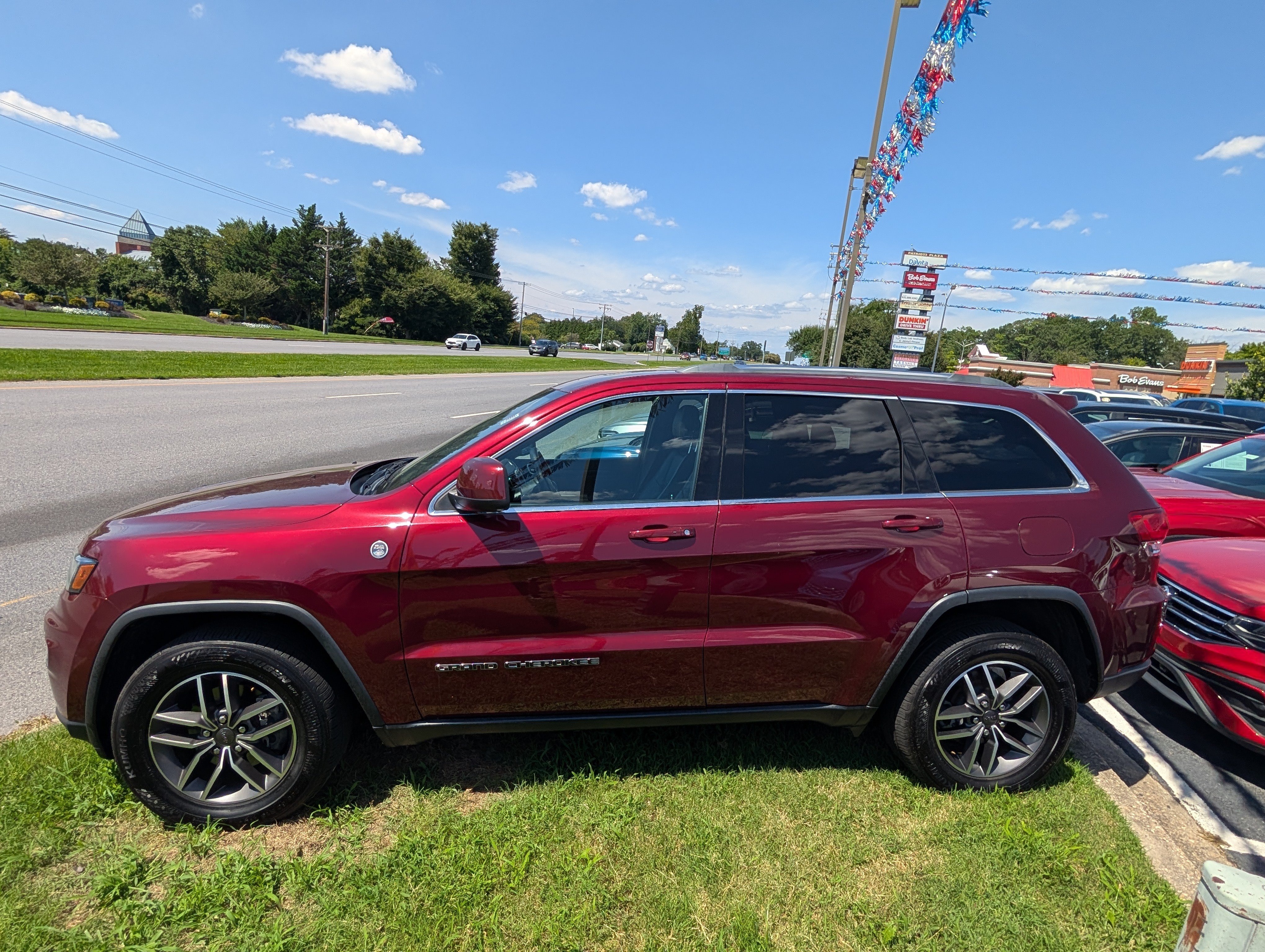 Used 2020 Jeep Grand Cherokee Laredo w/ Quick Order Package 2BN North AWD/4WD image 6