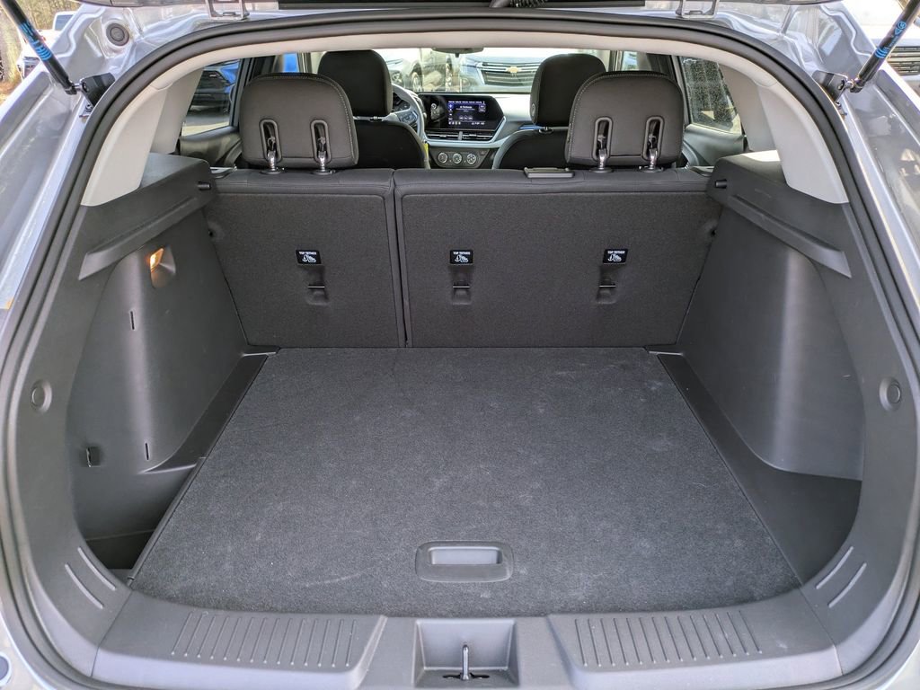 Used 2025 Chevrolet Trax LS w/ LS Convenience Package image 13