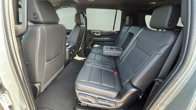 Used 2024 Chevrolet Suburban LT RWD image 19