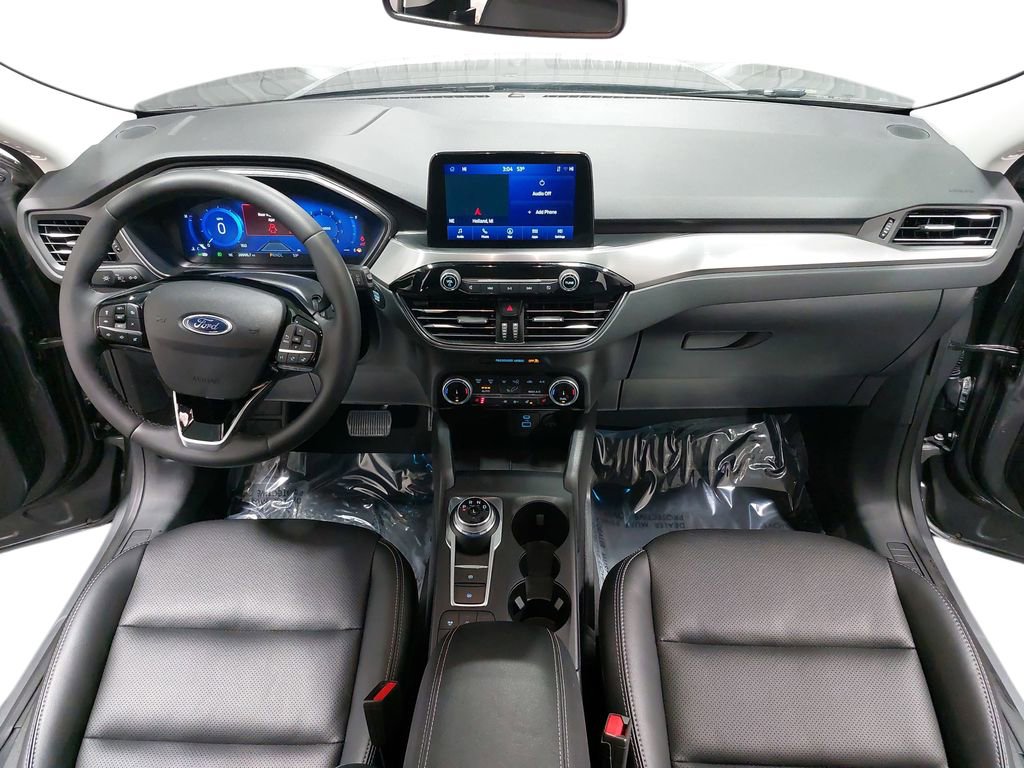 Used 2022 Ford Escape Titanium w/ Class II Trailer Tow Package image 9