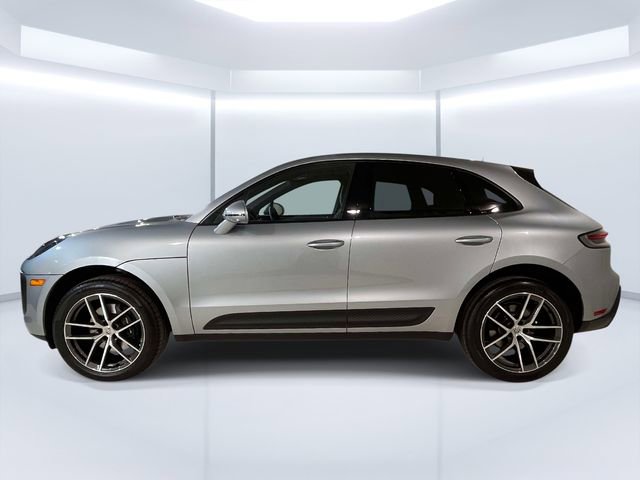 Certified 2025 Porsche Macan image 4