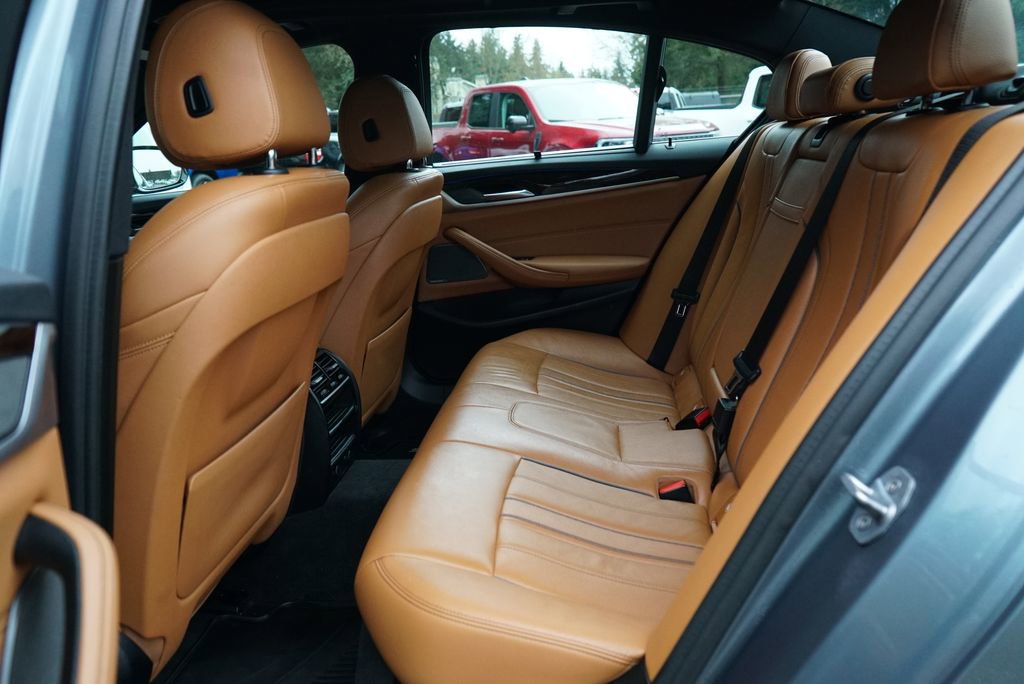 Used 2019 BMW 530e w/ Executive Package RWD image 11