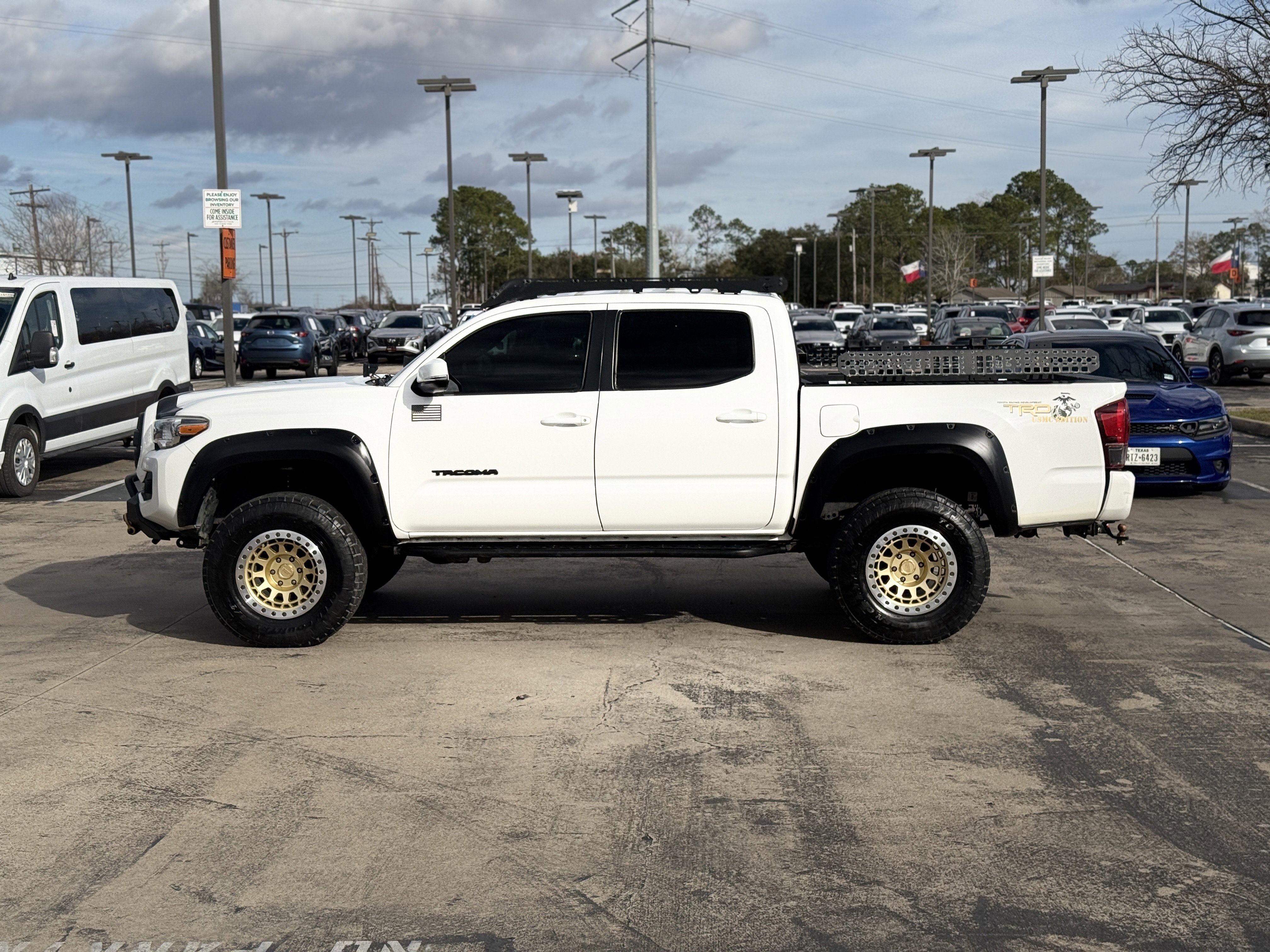 Used 2019 Toyota Tacoma TRD Off-Road w/ Technology Package AWD/4WD image 15
