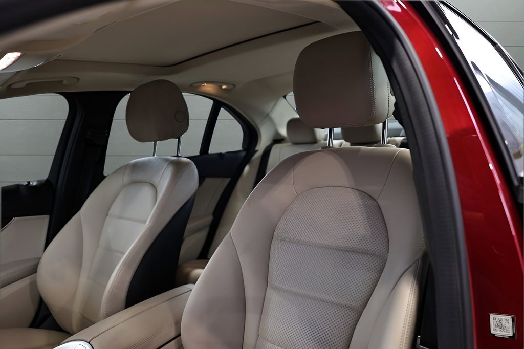 Used 2020 Mercedes-Benz C 300 4MATIC Sedan image 2