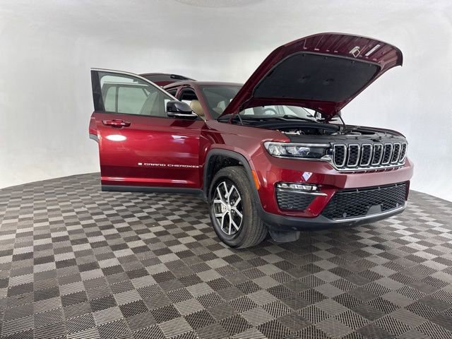 Used 2024 Jeep Grand Cherokee Limited w/ Luxury Tech Group II image 15