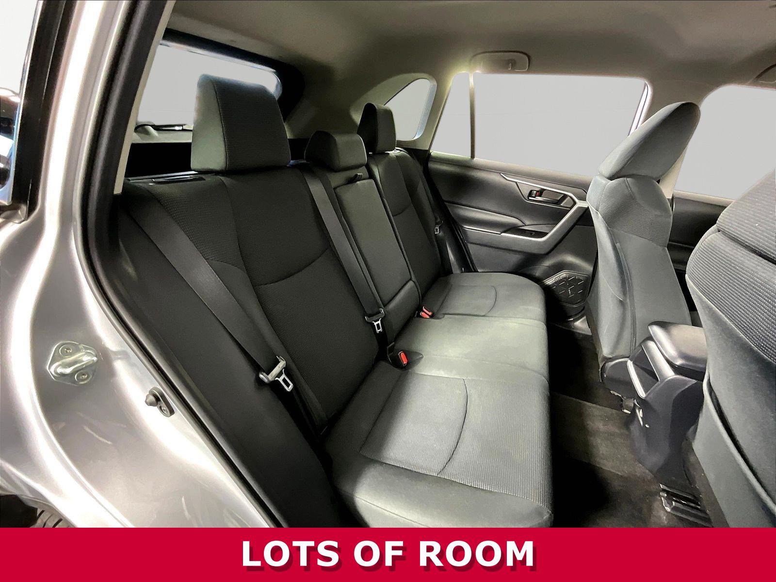 Used 2019 Toyota RAV4 LE w/ Carpet Mat Package FWD image 23
