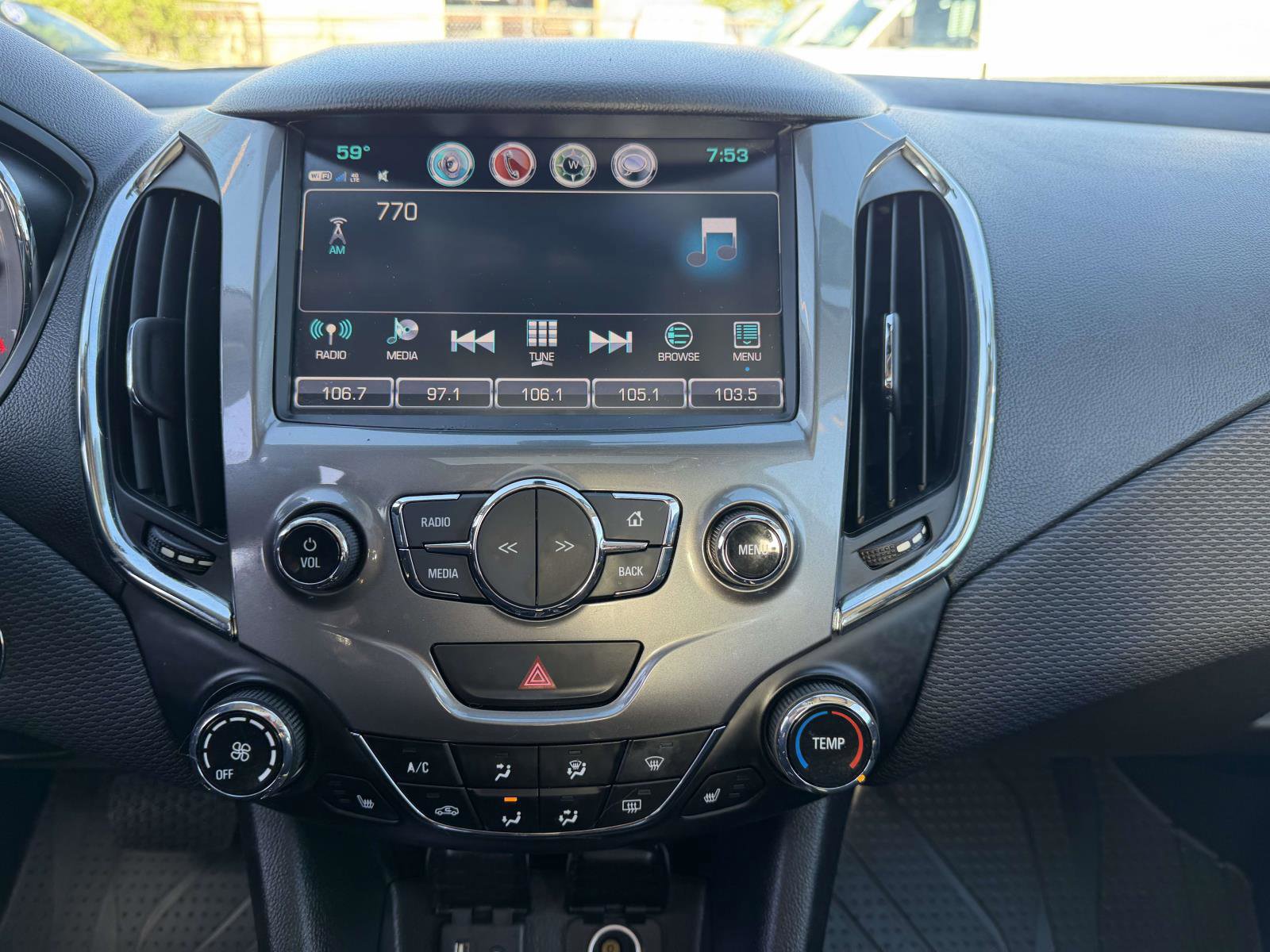 Used 2018 Chevrolet Cruze LT w/ Sun And Sound Package FWD image 23