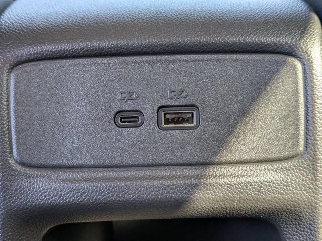 Used 2025 Chevrolet Trax LT w/ LT Convenience Package FWD image 14