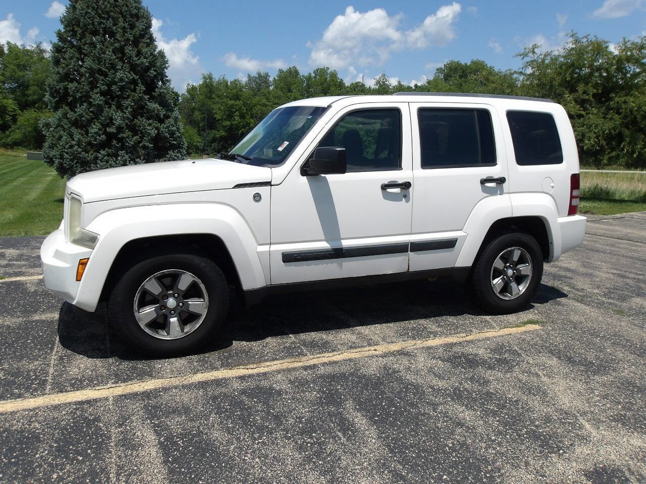 Used 2009 Jeep Liberty Sport image 1