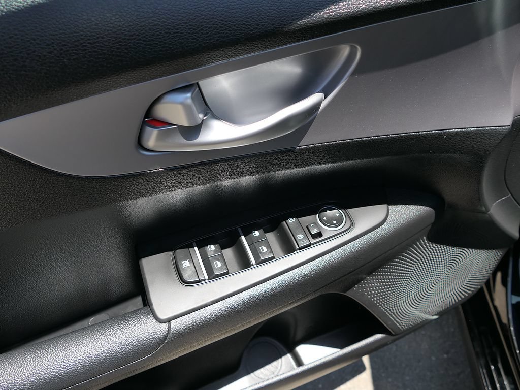 Used 2023 Kia Forte LXS w/ LXS Technology Package FWD image 13