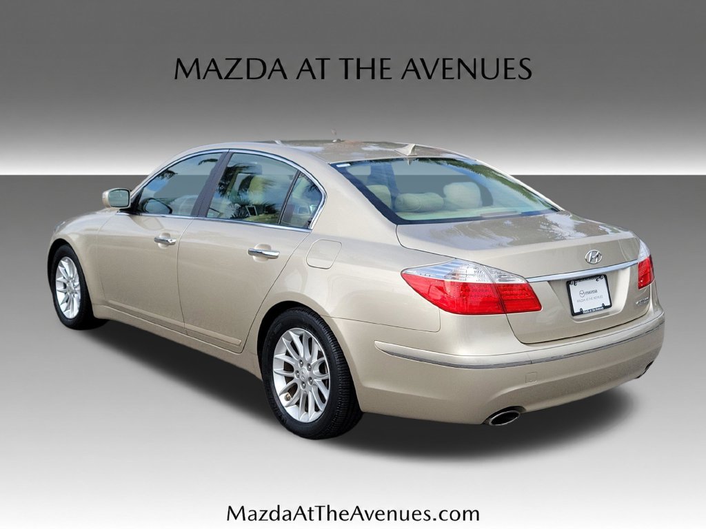 Used 2010 Hyundai Genesis 3.8 RWD image 5