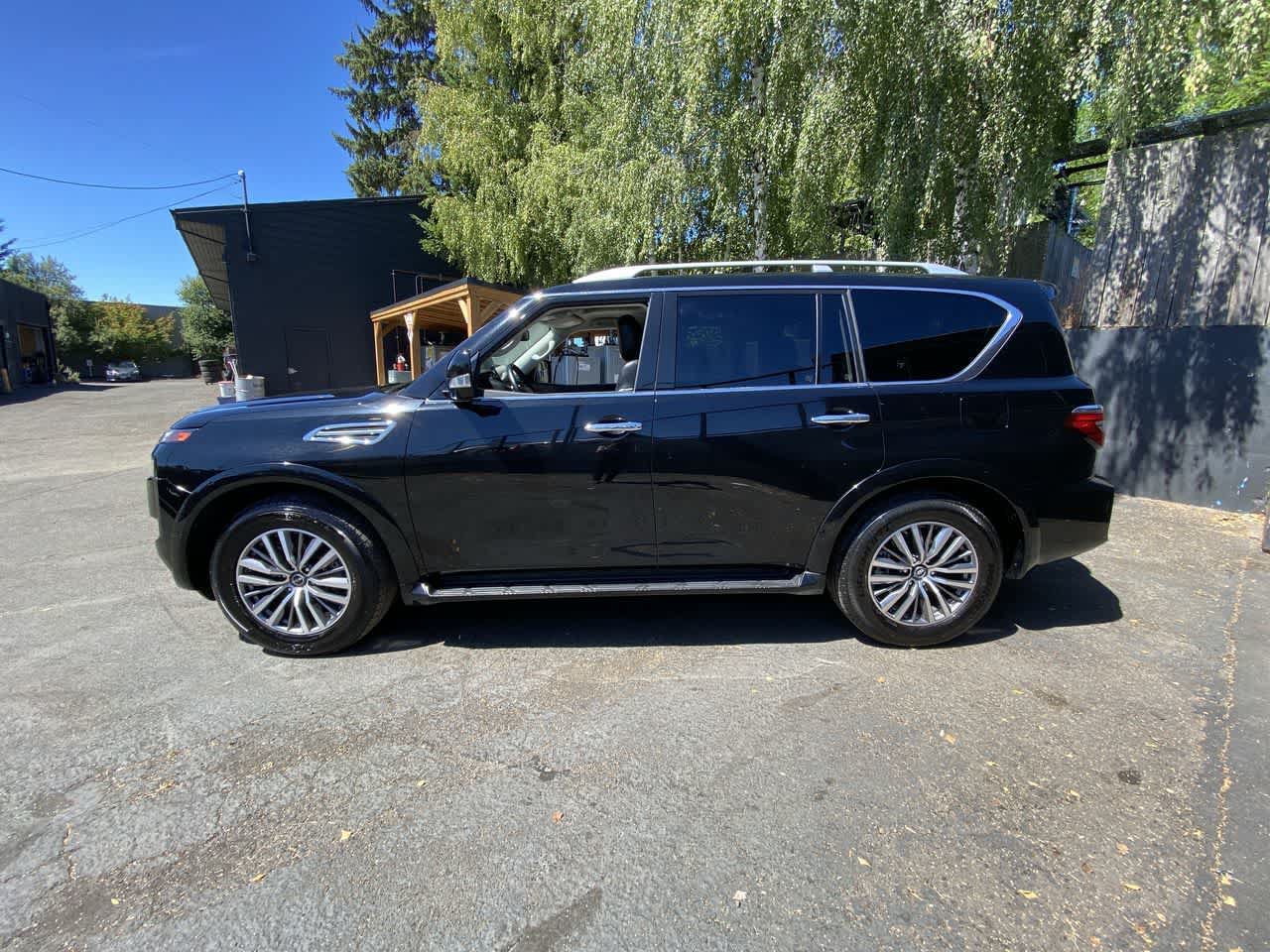 Used 2024 Nissan Armada SL w/ Captain's Chairs Package AWD/4WD image 3