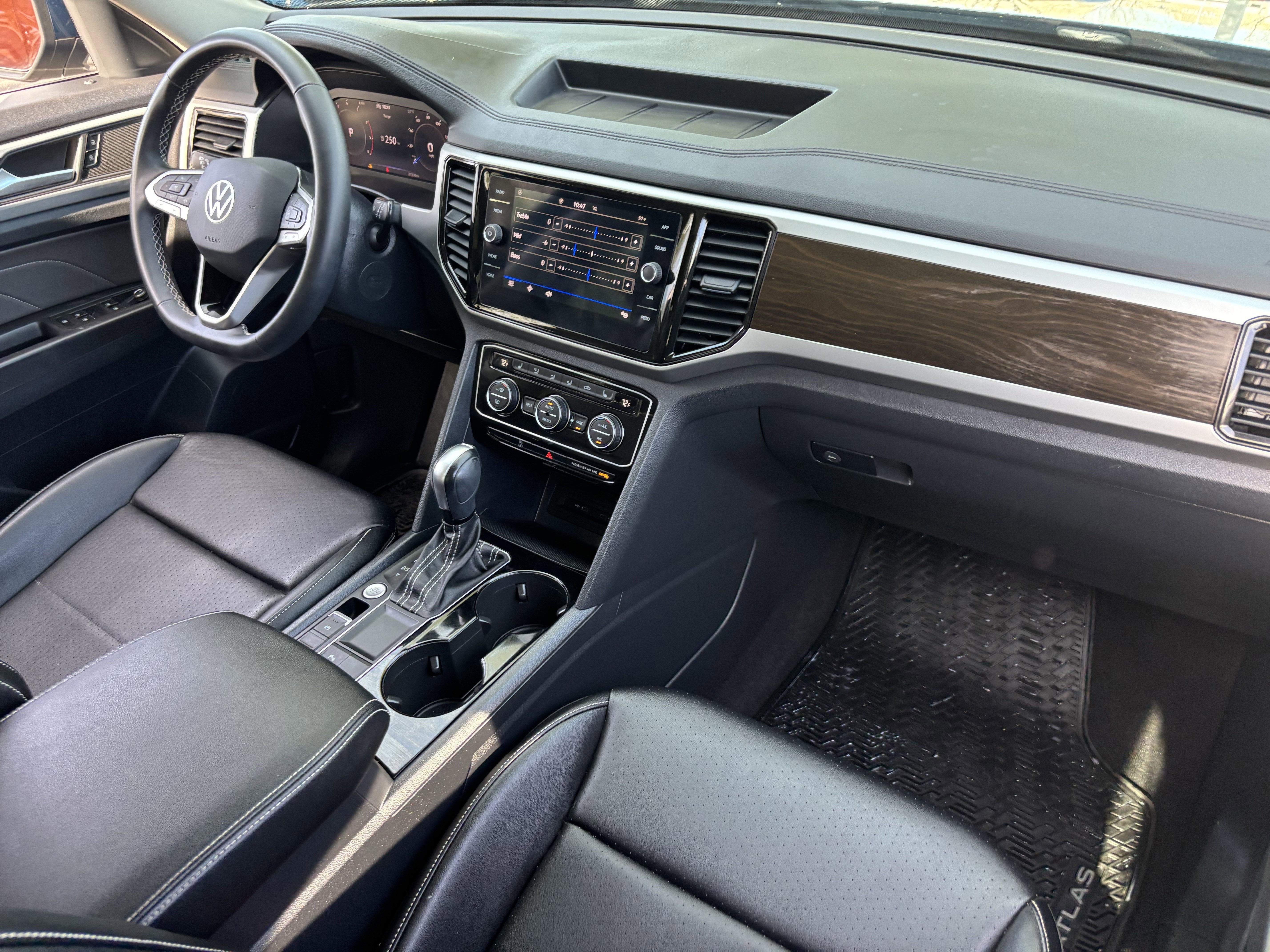 Used 2022 Volkswagen Atlas SE w/ Panoramic Sunroof Package image 10