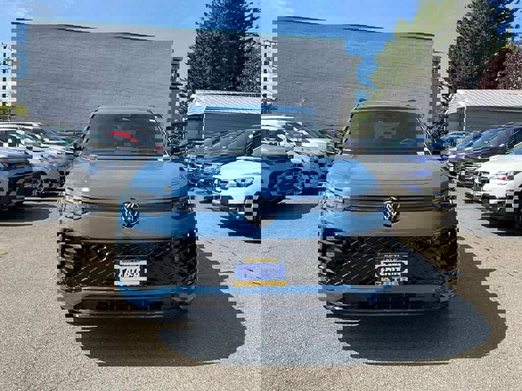 New 2025 Volkswagen Tiguan SE R-Line image 3