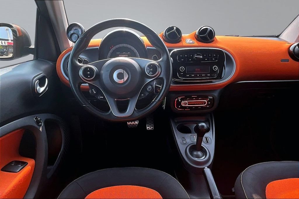 Used 2016 smart fortwo passion RWD image 5