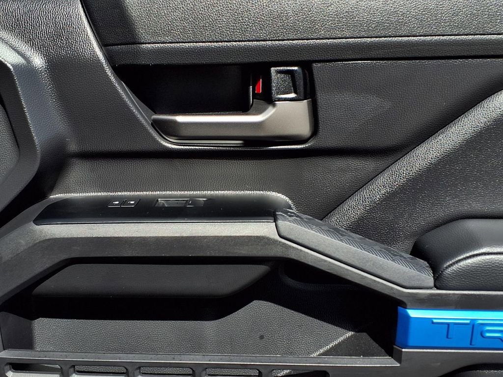 Certified 2025 Toyota Tacoma TRD Off-Road AWD/4WD image 26