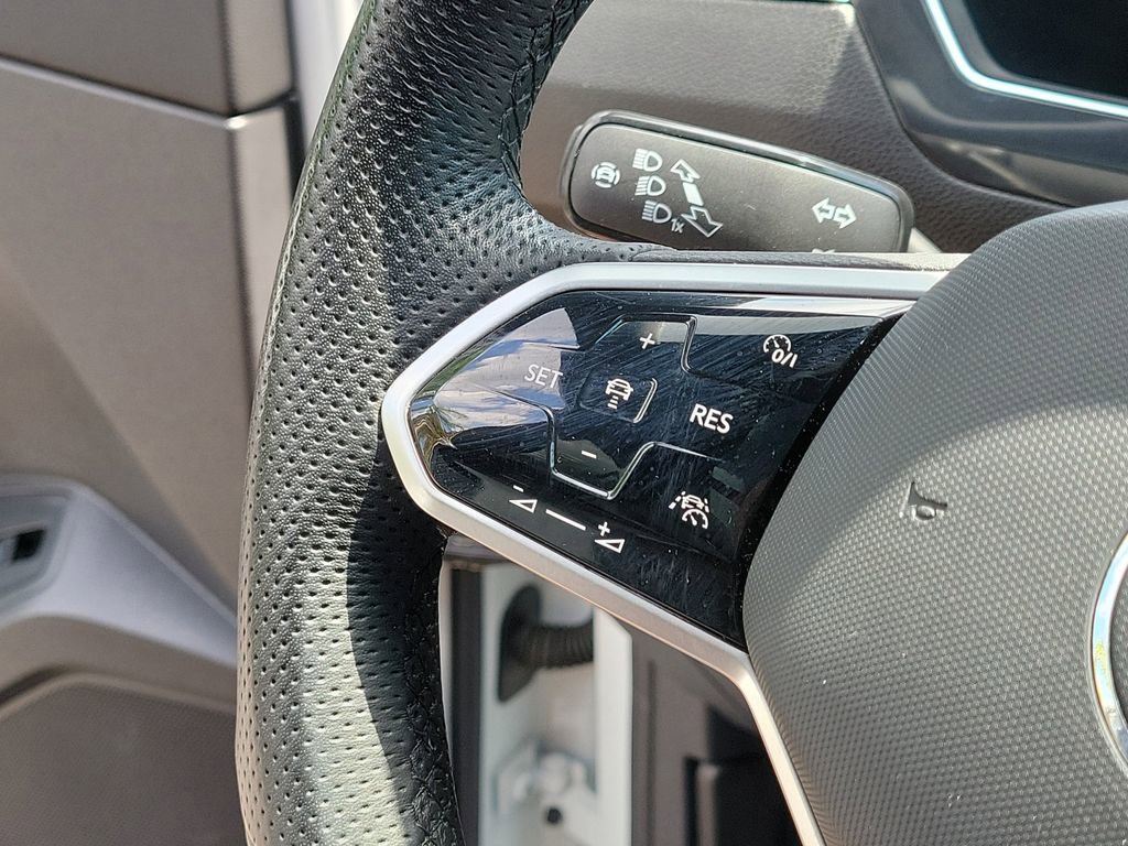 Used 2024 Volkswagen Tiguan SEL R-Line image 31