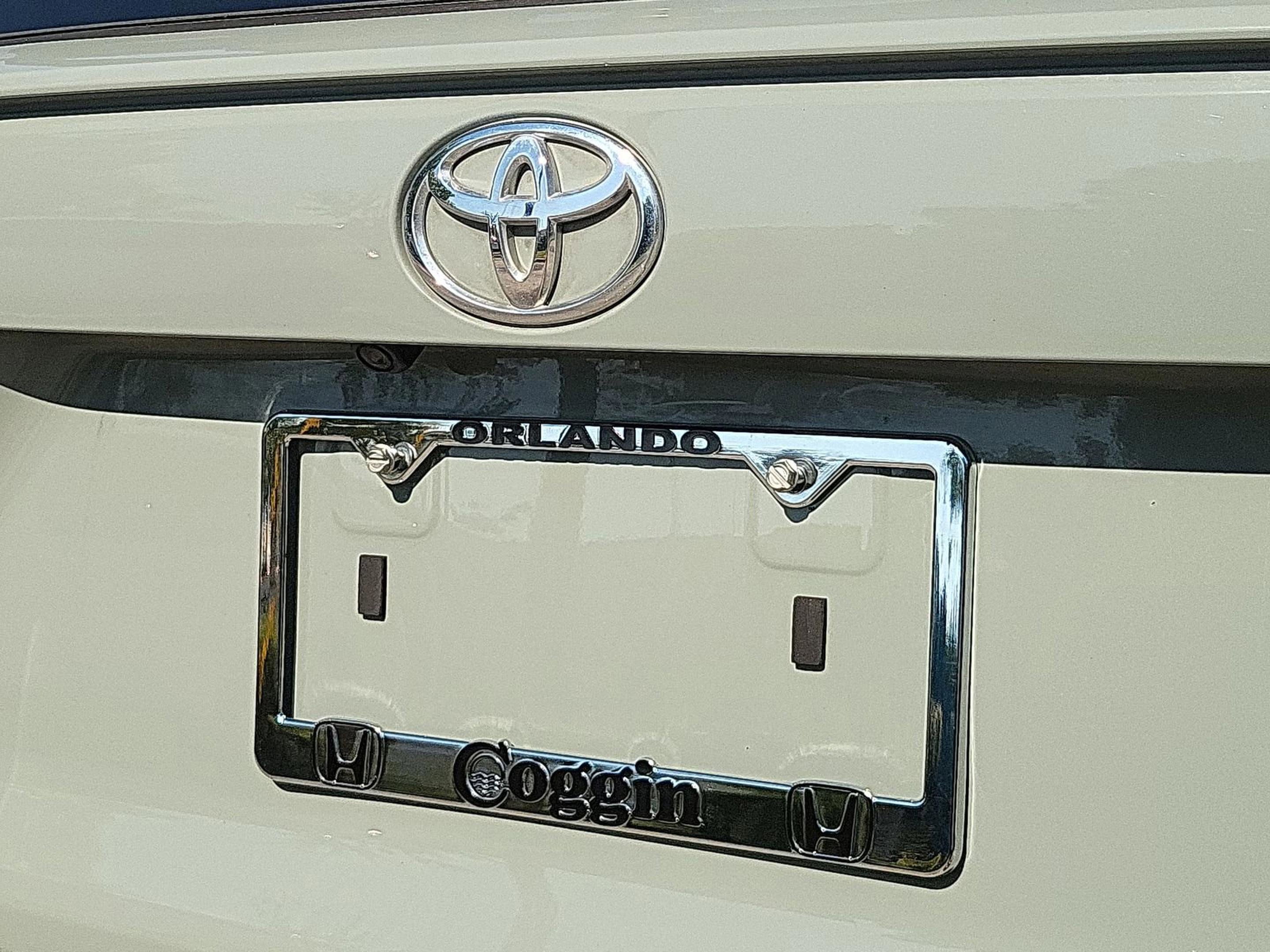 Used 2022 Toyota RAV4 XLE Premium image 23