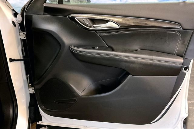 Used 2023 Buick Envision Essence image 28