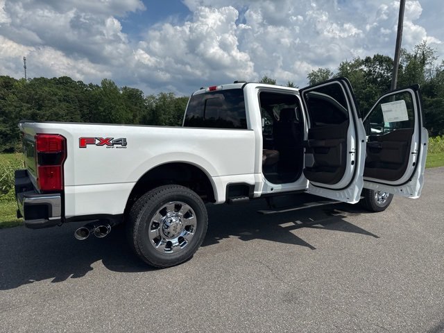 New 2025 Ford F250 King Ranch w/ Chrome Package image 32