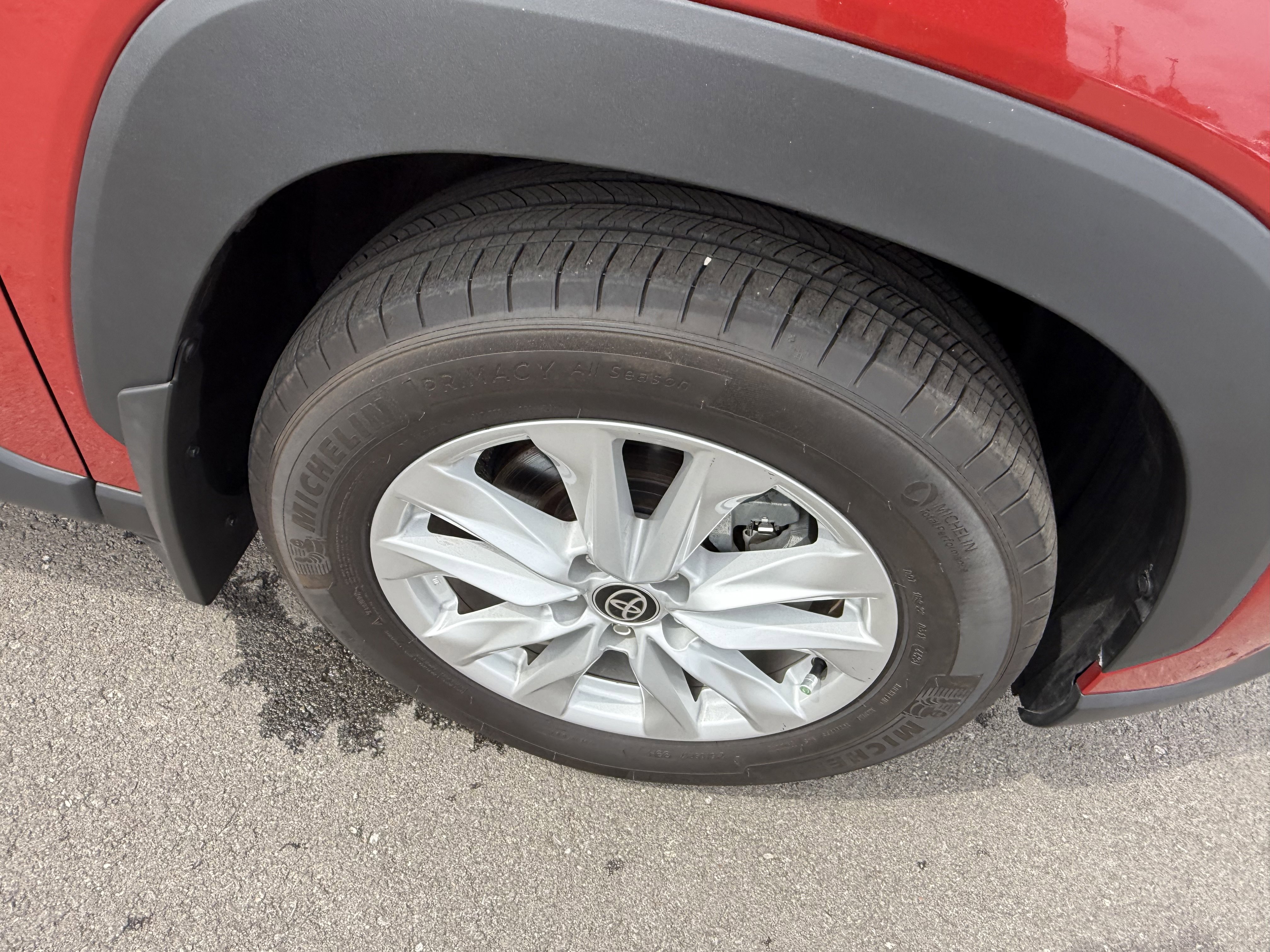 Certified 2024 Toyota Corolla Cross LE w/ Moonroof Package FWD image 25