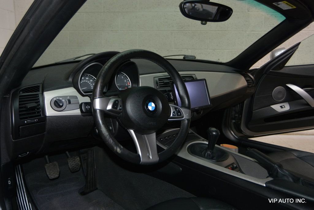 Used 2004 BMW Z4 2.5i image 9