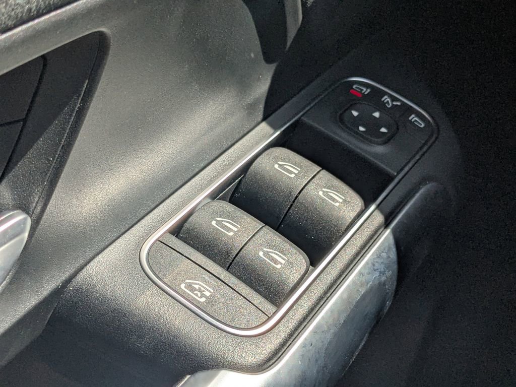 Used 2025 Mercedes-Benz GLA 250 4MATIC image 9