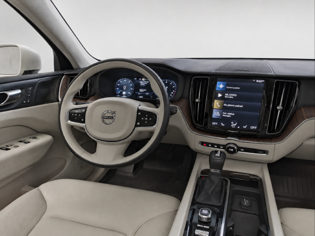 Used 2019 Volvo XC60 T5 Momentum w/ Multimedia Package AWD/4WD image 11