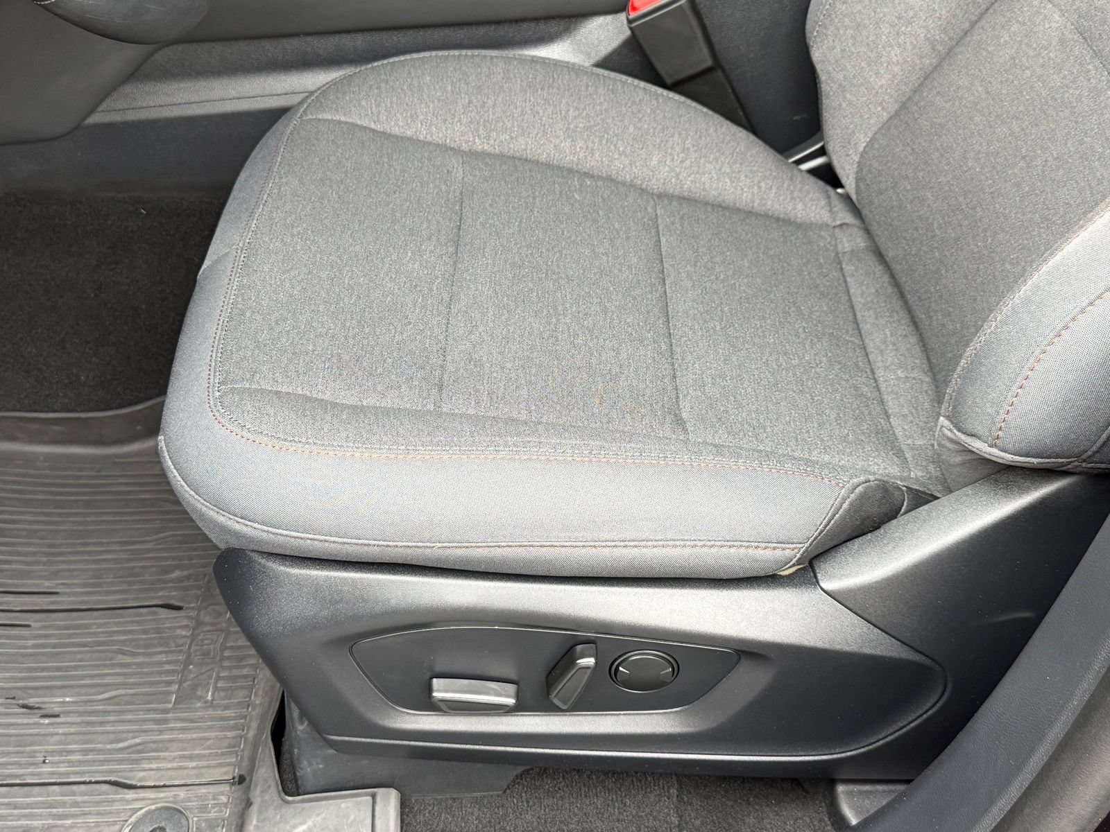 Used 2025 Ford Explorer Active AWD/4WD image 40