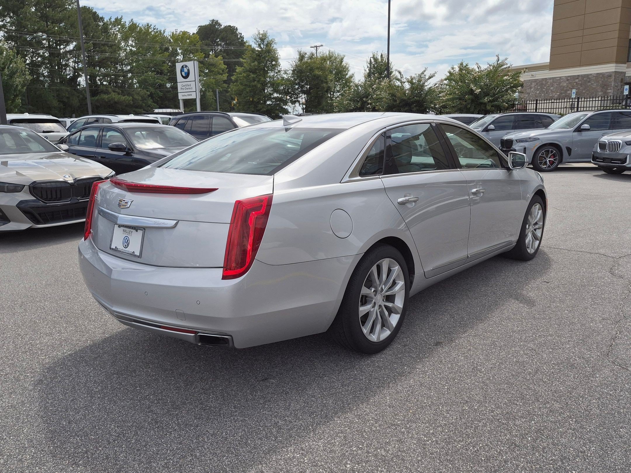 Used 2017 Cadillac XTS Luxury AWD/4WD image 3