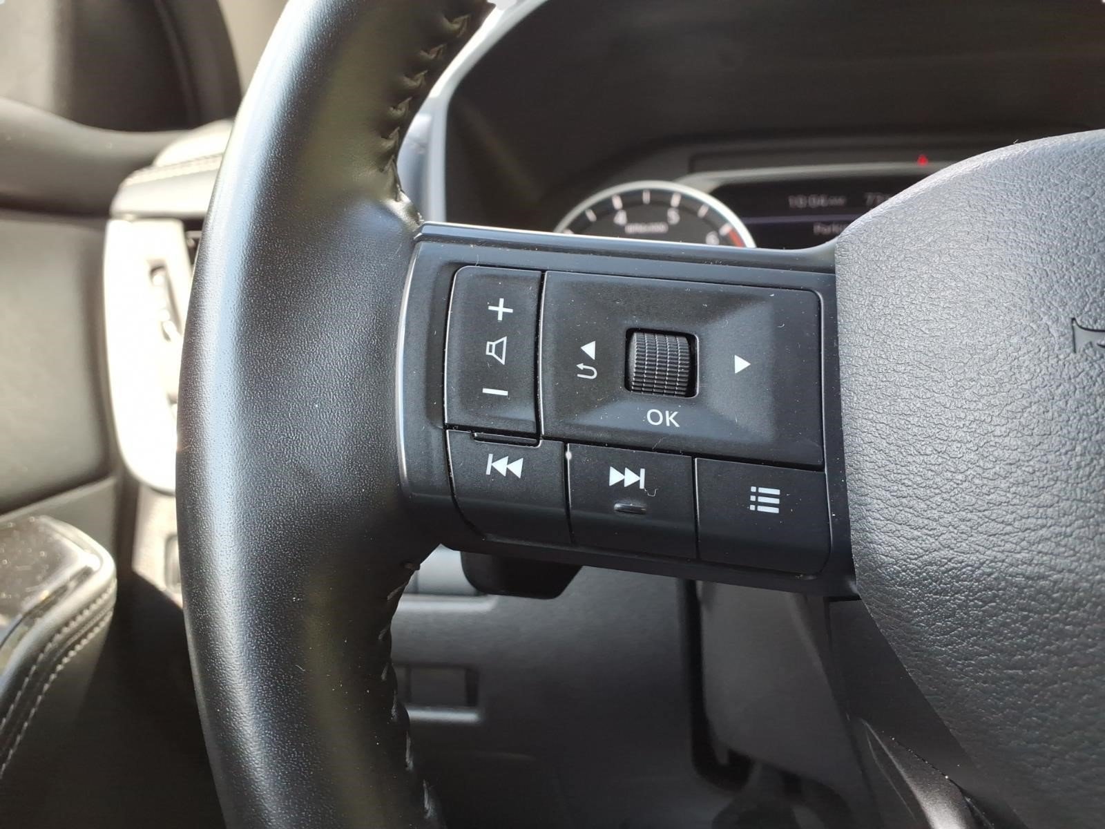 Used 2025 Nissan Rogue SV AWD/4WD image 23
