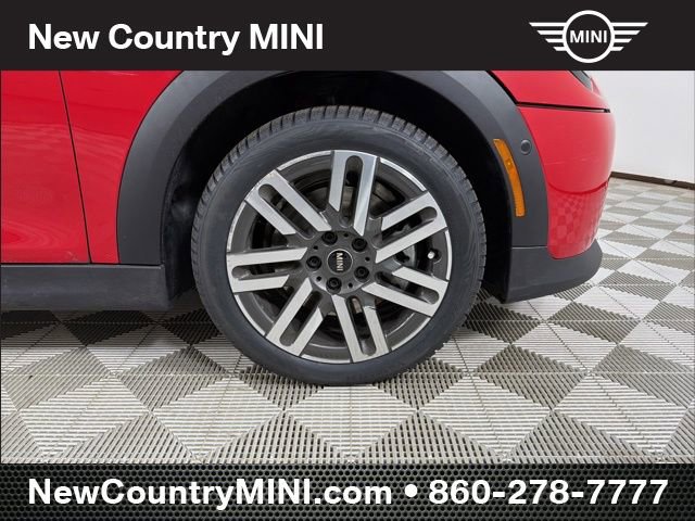 Certified 2025 MINI Cooper 4-Door Hardtop image 9