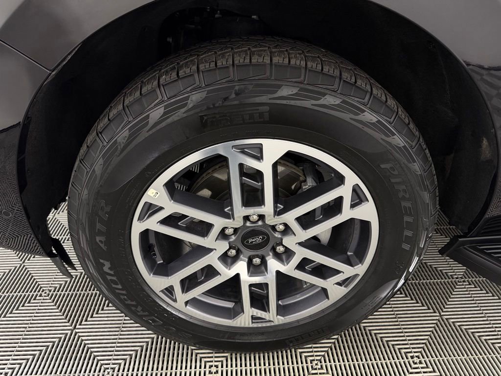 Used 2025 Ford Expedition Active AWD/4WD image 12
