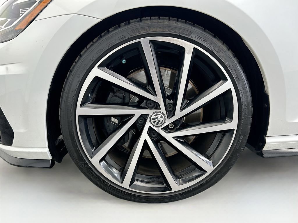 Used 2019 Volkswagen Golf R 4-Door image 29
