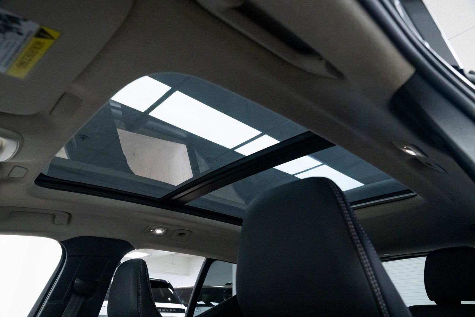 Used 2024 Volvo XC40 B5 Plus image 15