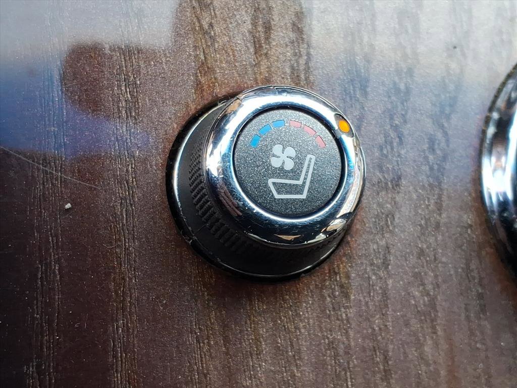 Used 2011 INFINITI M37 x w/ Deluxe Touring Pkg image 11