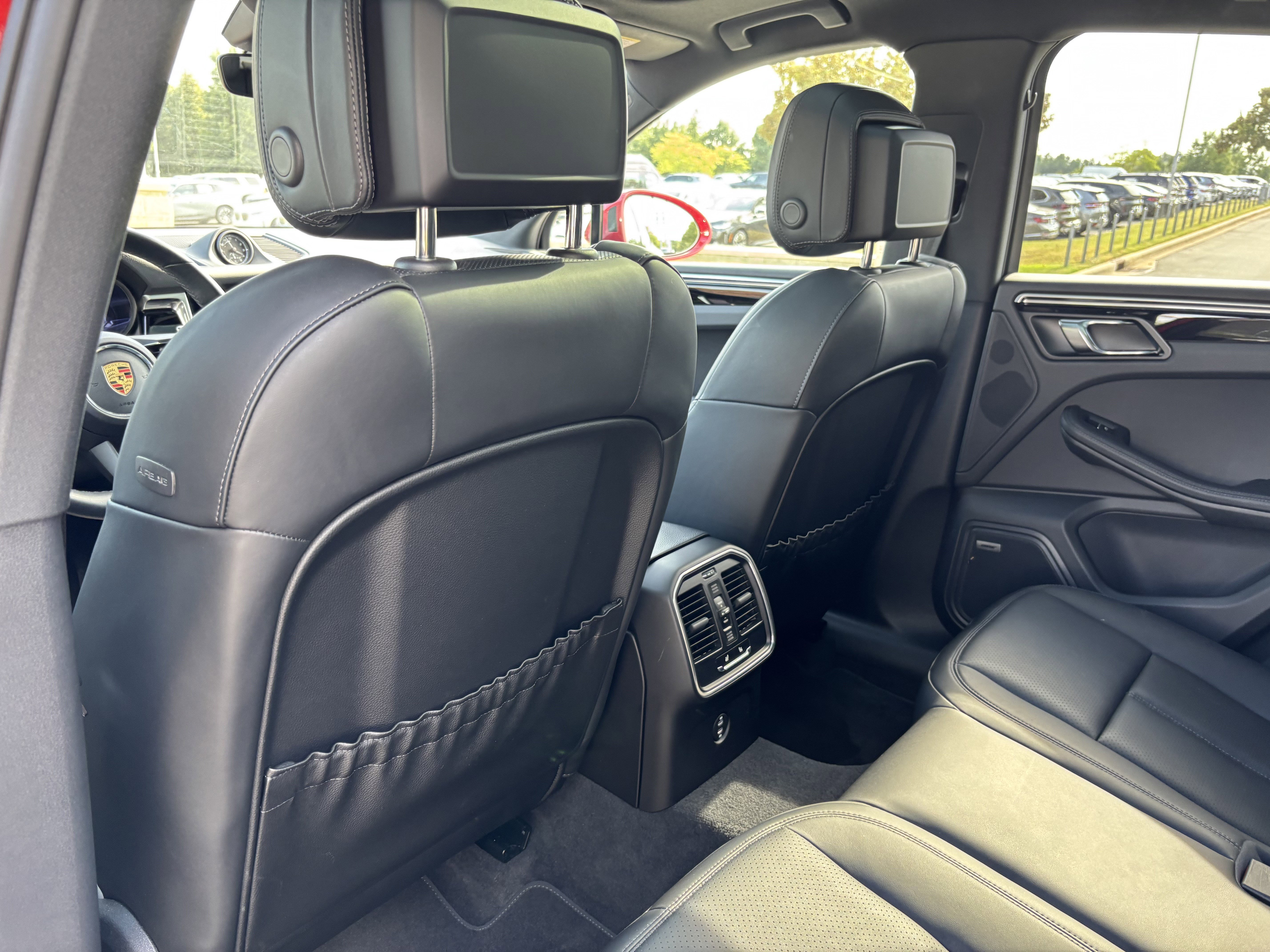 Used 2024 Porsche Macan image 33