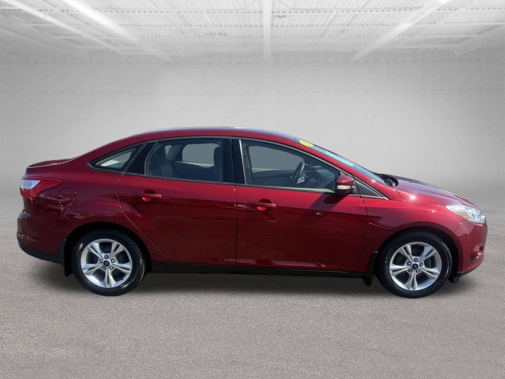 Used 2013 Ford Focus SE FWD image 2