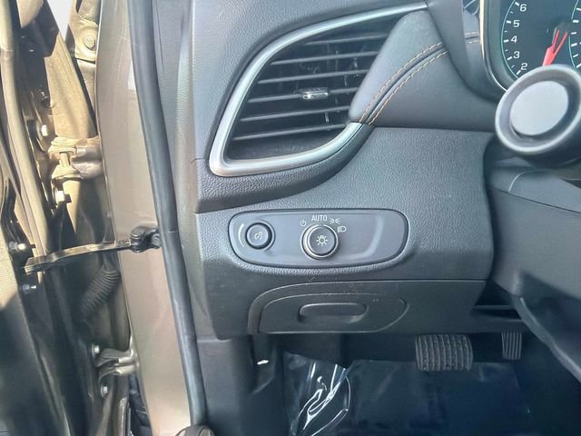 Used 2021 Chevrolet Trax LT w/ Sport Edition FWD image 29
