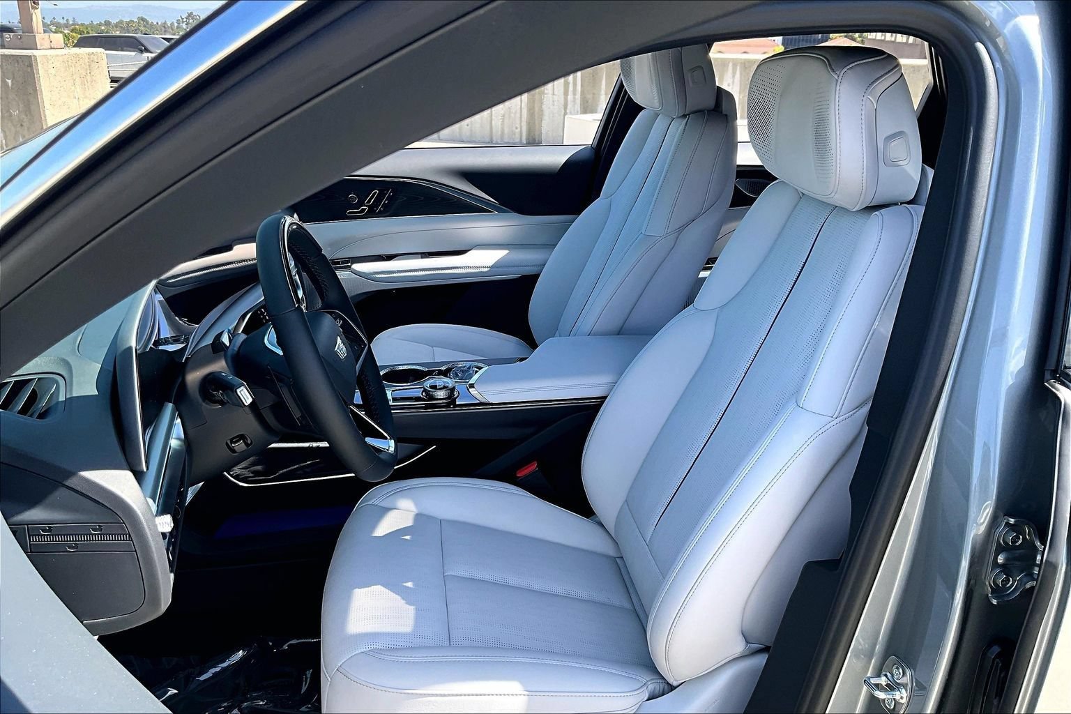 New 2026 Cadillac Lyriq Premium Luxury w/ LPO, Floor Liner Package AWD/4WD image 9