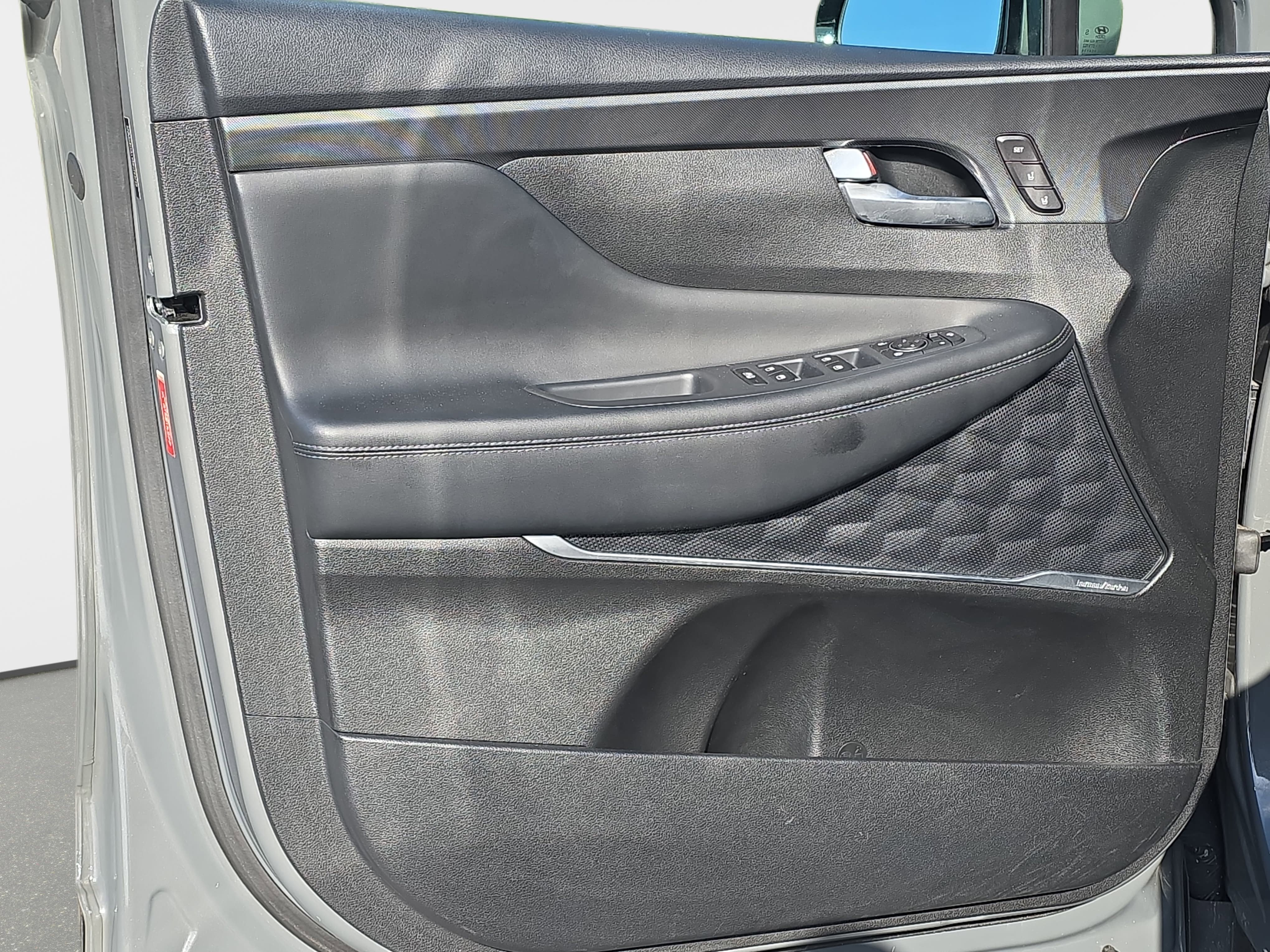 Used 2022 Hyundai Santa Fe Limited AWD/4WD image 27