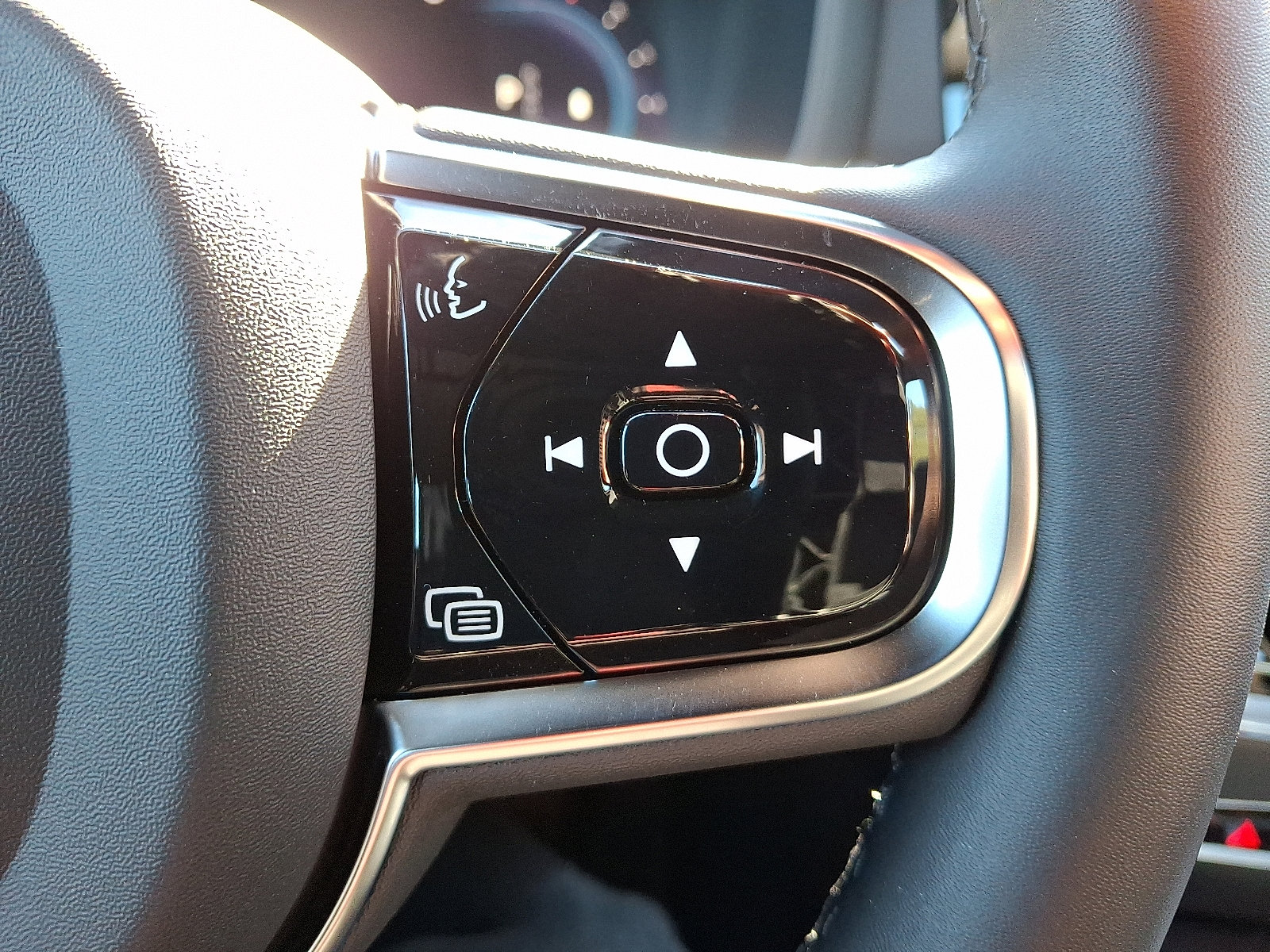 Certified 2024 Volvo S60 B5 Plus w/ Climate Package image 21