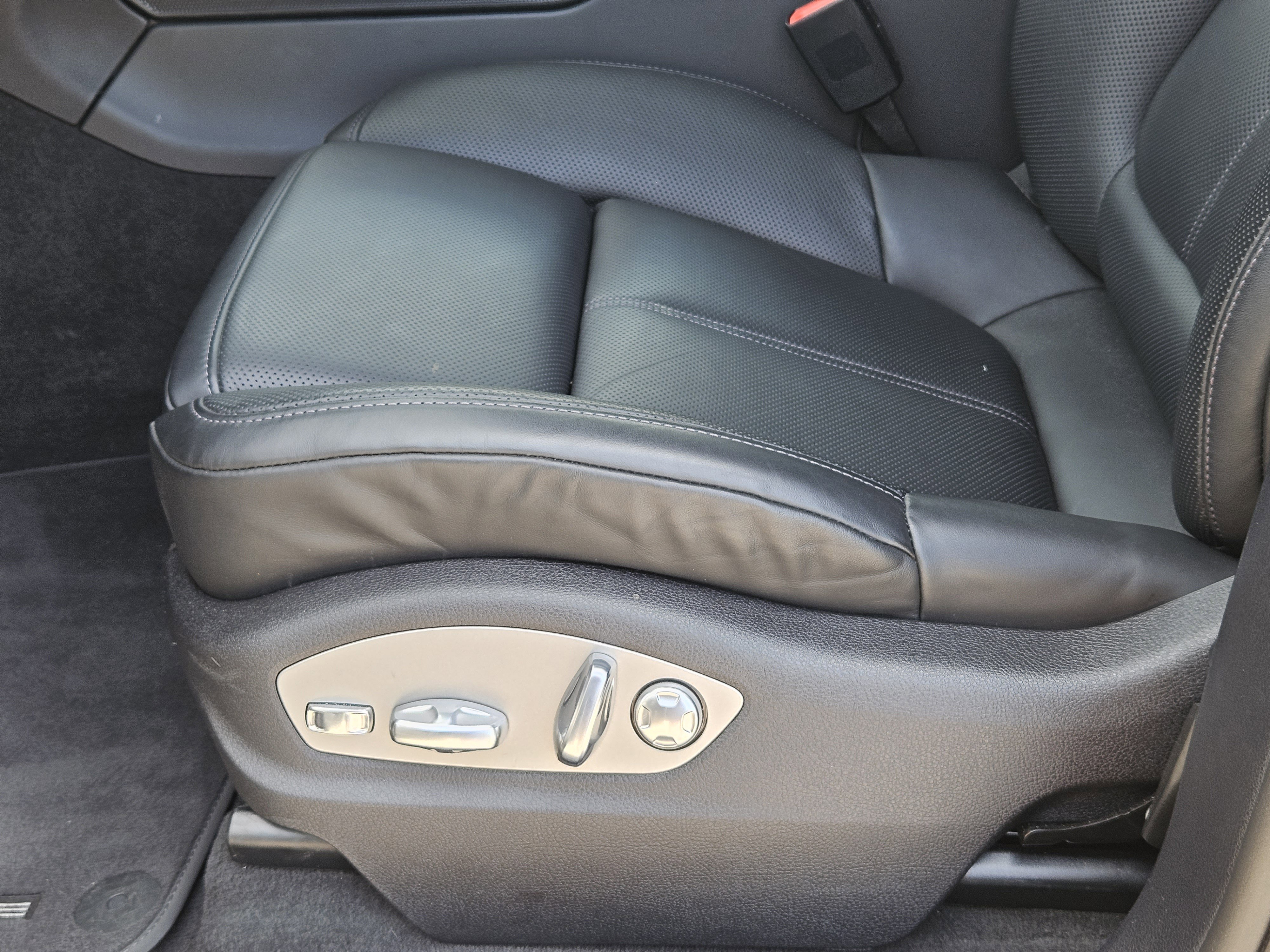 Certified 2026 Porsche Macan image 23