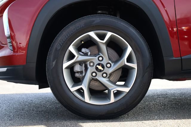 Used 2025 Chevrolet Trax LT FWD image 8