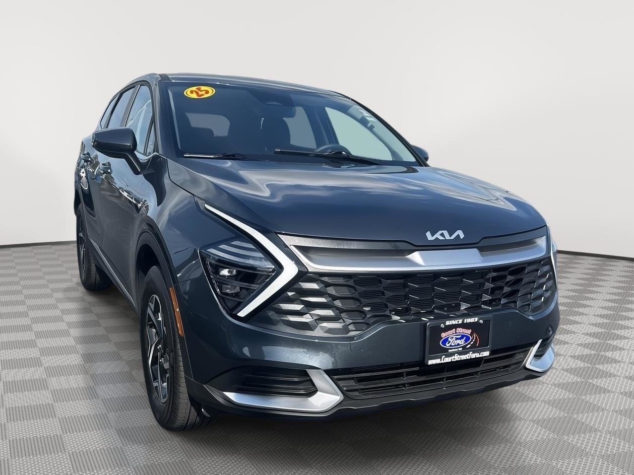 Used 2025 Kia Sportage LX image 16