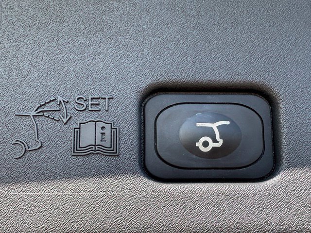 Used 2025 Lincoln Nautilus Reserve AWD/4WD image 12