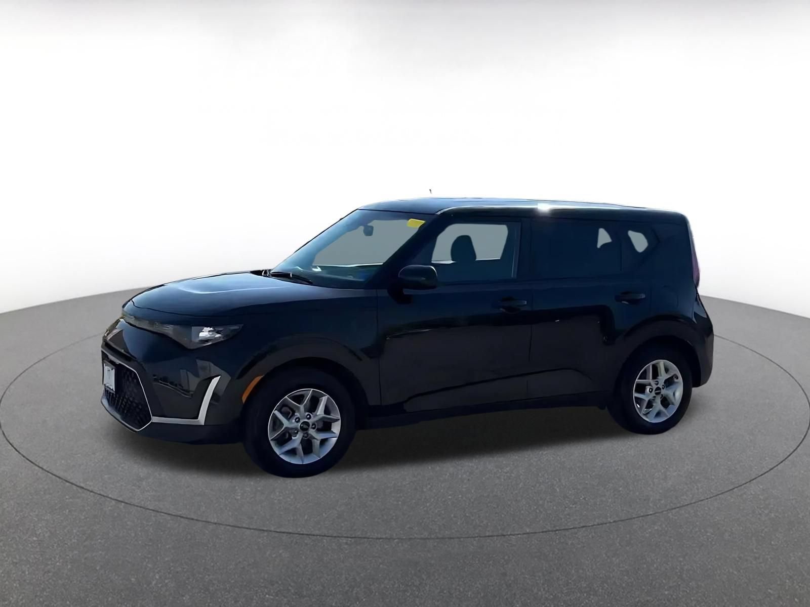 Used 2025 Kia Soul LX w/ LX Technology Package FWD image 7