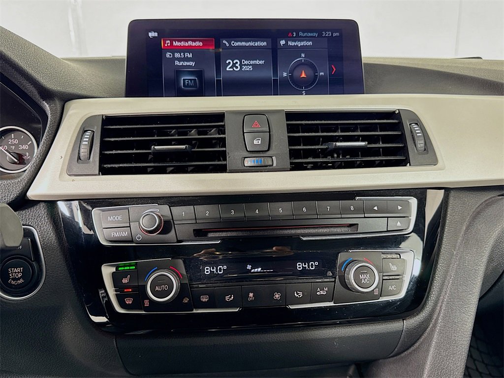 Used 2018 BMW 320i xDrive Sedan image 12