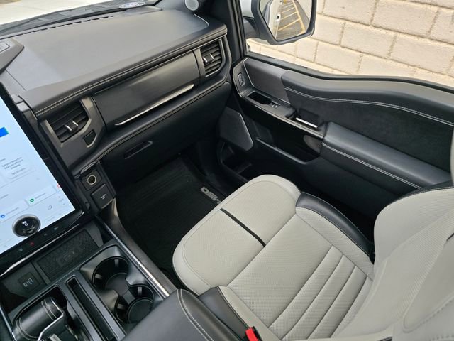 Used 2023 Ford F150 Lightning Platinum image 38