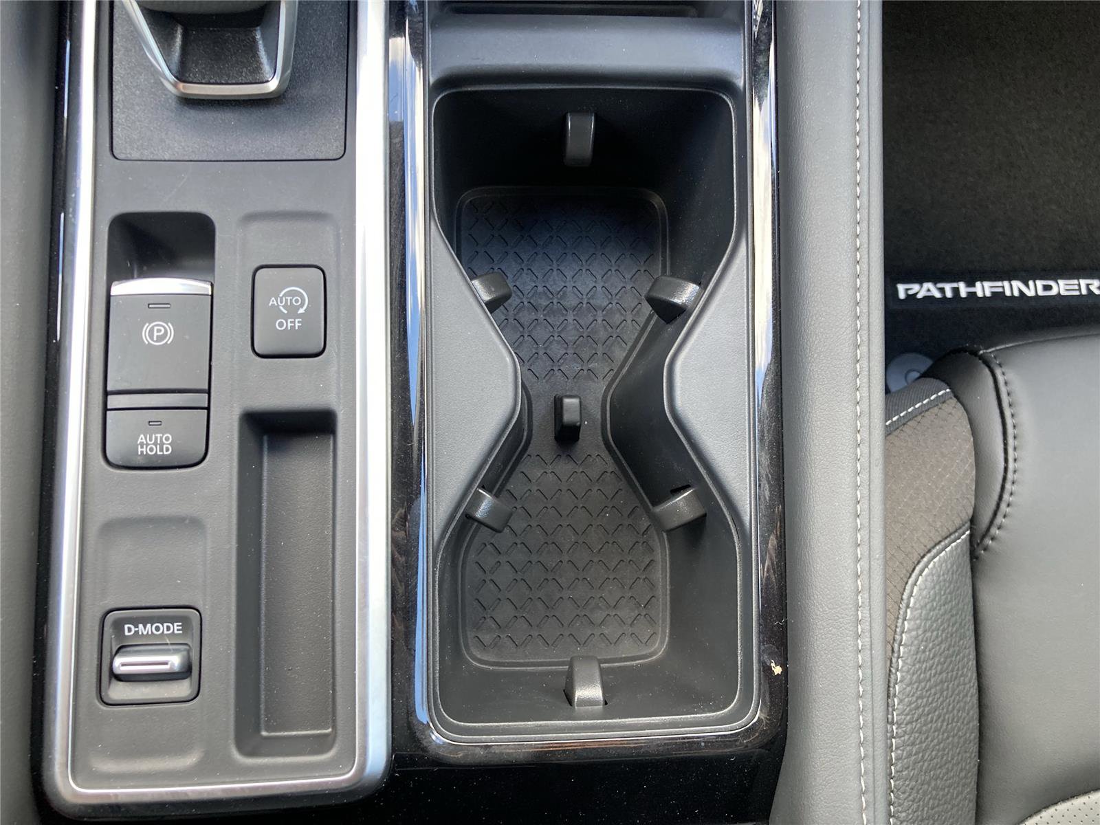 New 2026 Nissan Pathfinder SL image 18